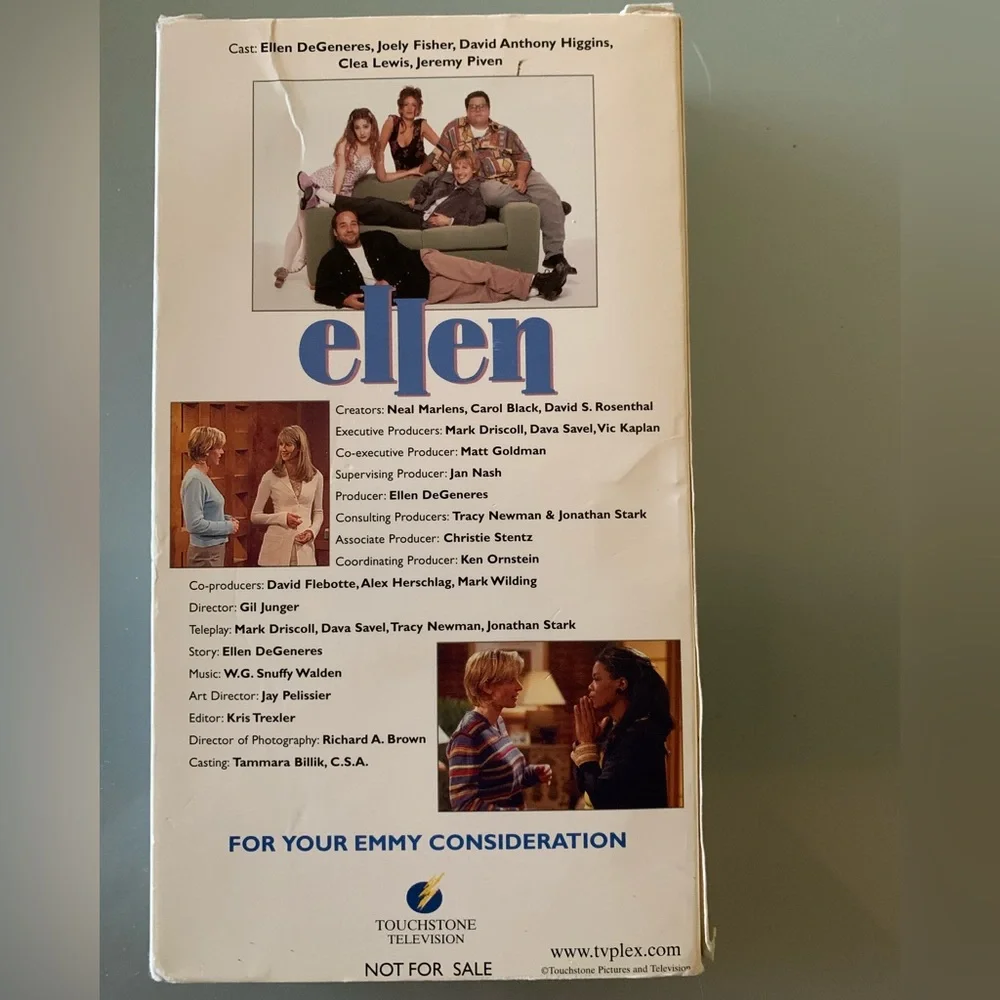 Ellen: Season 4, Episode 23 The Puppy Episode Ellen DeGeneres LGBTQ- Coming Out - Picture 4 of 6